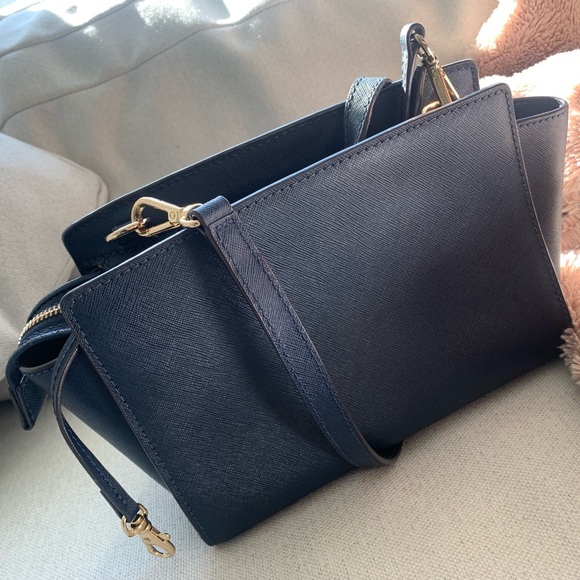MICHAEL KORS LIMITED EDITION Navy Saffiano Crossbody Tote Bag. - Picture 4 of 7